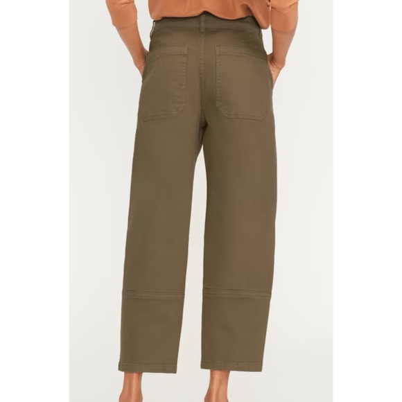 Everlane The Utility Barrel Pant in Dark Moss Green 8 - Picture 9 of 10